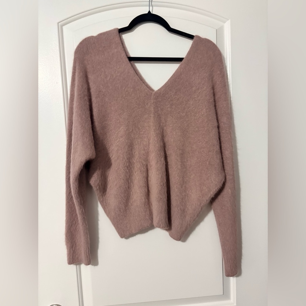 Sage Women's V-Neck Sweater - Soft lavender/lilac color